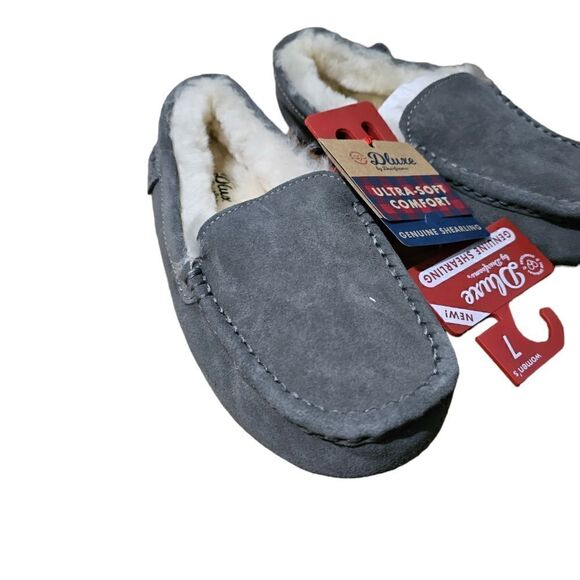 Women's DLUXE by DEARFOAMS Fernie Genuine Shearling Moccasin Slippers 7 - Picture 2 of 5